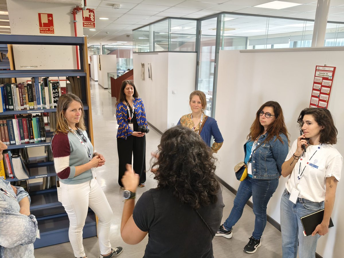 CampusMDelibes's tweet photo. Hoy han estado en la biblioteca los participantes de la 2ª semana #Erasmus de #BiblioBike🚲 organizada por la #BUVa, esta visita forma parte de la presentación de nuestro servicio. ¡Bienvenidos!
https://t.co/2bIQ2u209g https://t.co/3HmdttL1eS