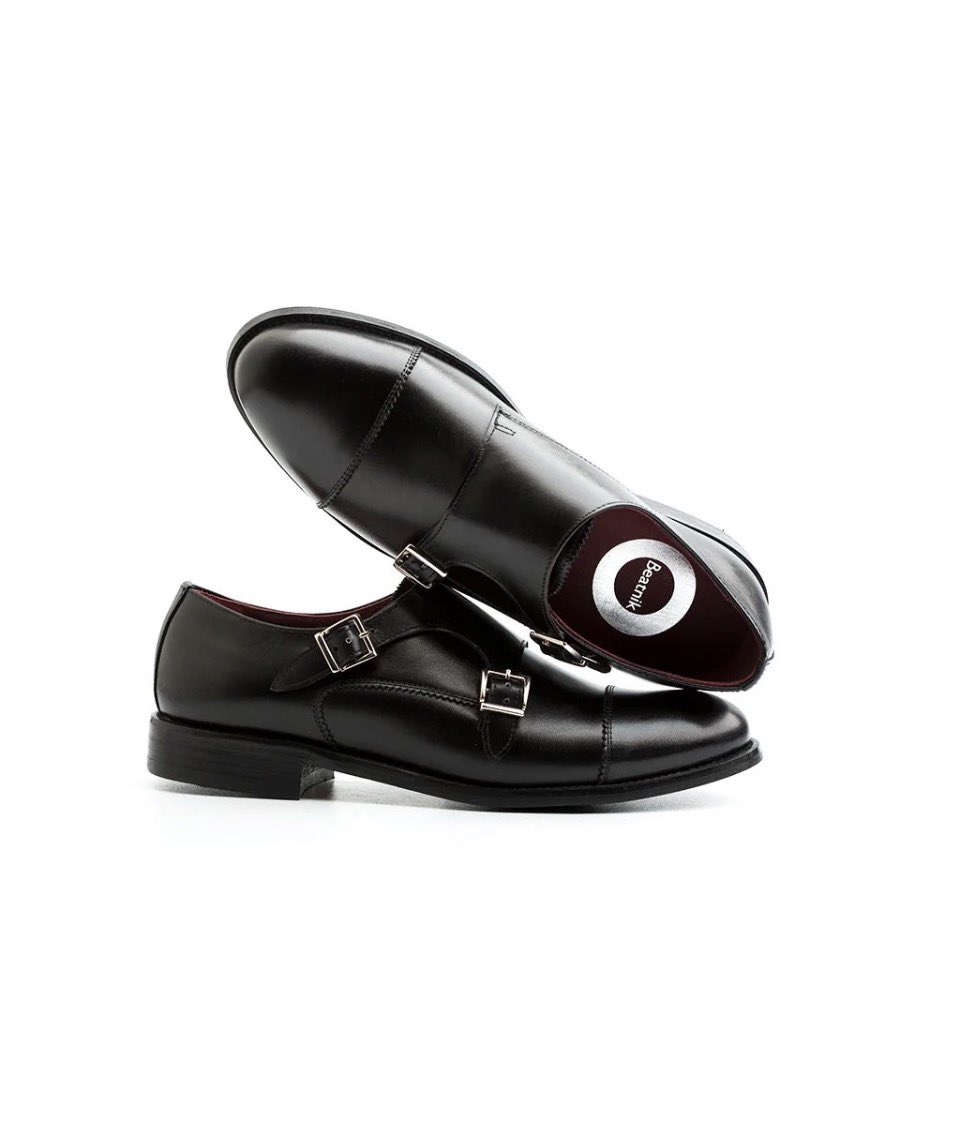 beatnikshoes's tweet photo. Algunas ciudades parecen más honestas al final del día.

Menos ruido.
Menos gente.
Más espacio para pensar.

Y ciertos zapatos parecen hechos exactamente para esas horas.

June Black.

#beatnikshoes https://t.co/UBxXQ8YUm2