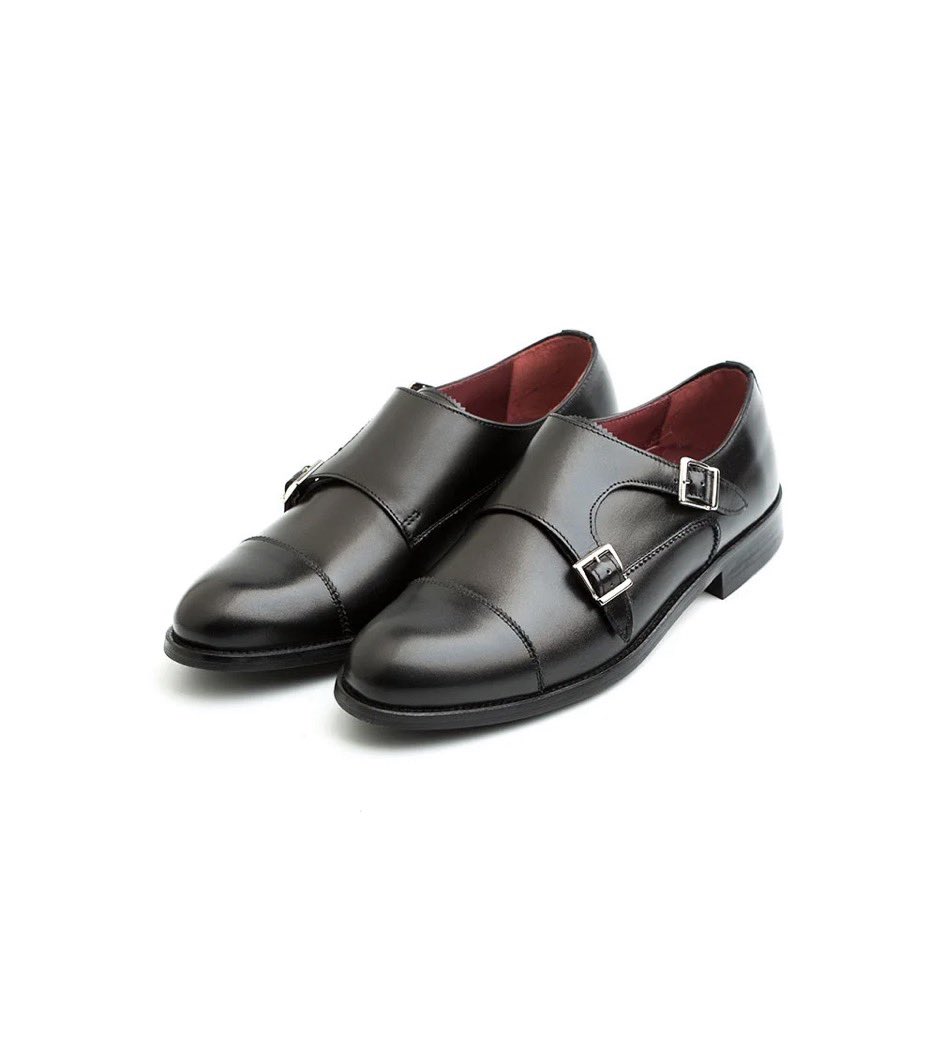 beatnikshoes's tweet photo. Algunas ciudades parecen más honestas al final del día.

Menos ruido.
Menos gente.
Más espacio para pensar.

Y ciertos zapatos parecen hechos exactamente para esas horas.

June Black.

#beatnikshoes https://t.co/UBxXQ8YUm2