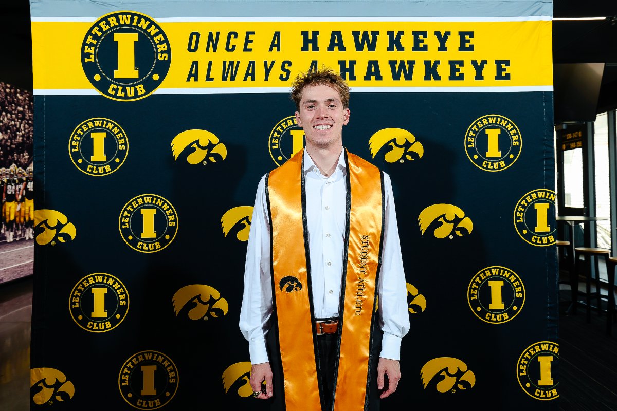 IowaXC_TF's tweet photo. Happy Monday, grads! 🎓

Thank you for representing our program well during your careers! https://t.co/7yfC99VQSP