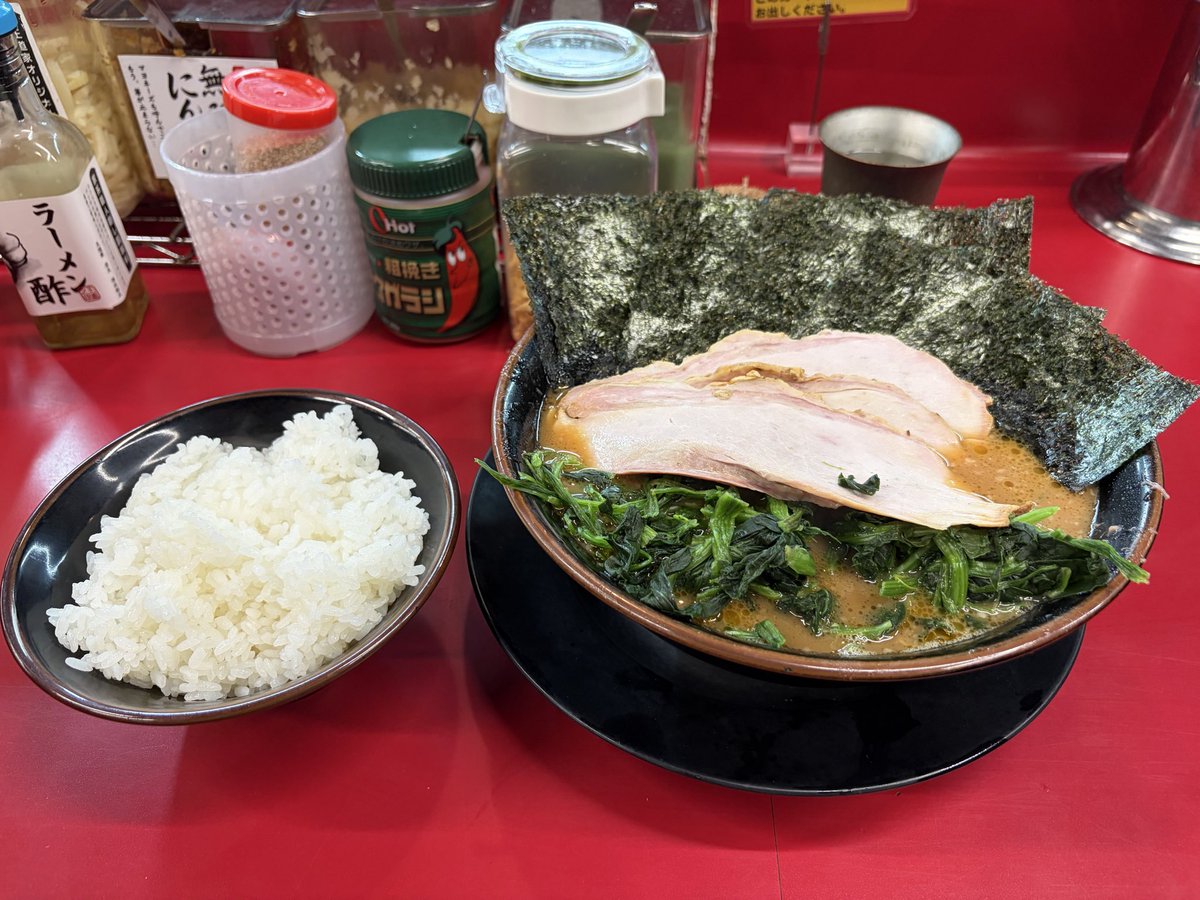 chaostotonoi's tweet photo. 夜遅い背徳感を感じながらの王道家直系
IEKEI TOKYOのラーメンは最高にうまっ‼️だった😋 https://t.co/peQZZS8tkp