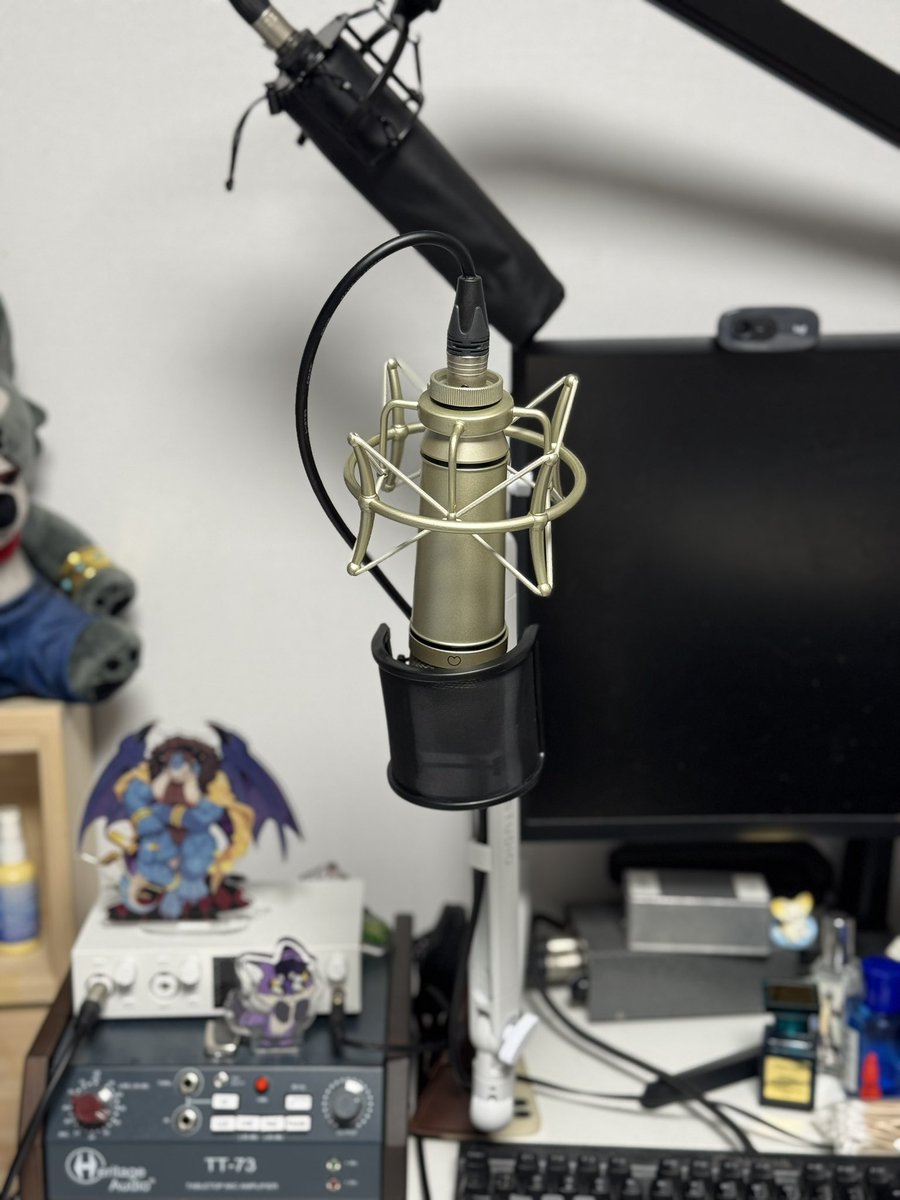 AutumnFops's tweet photo. diy mic electric boogaloo :3 it sound mkay considering the capsule is a really cheap crap from aliexpress https://t.co/pEILSoKIwH