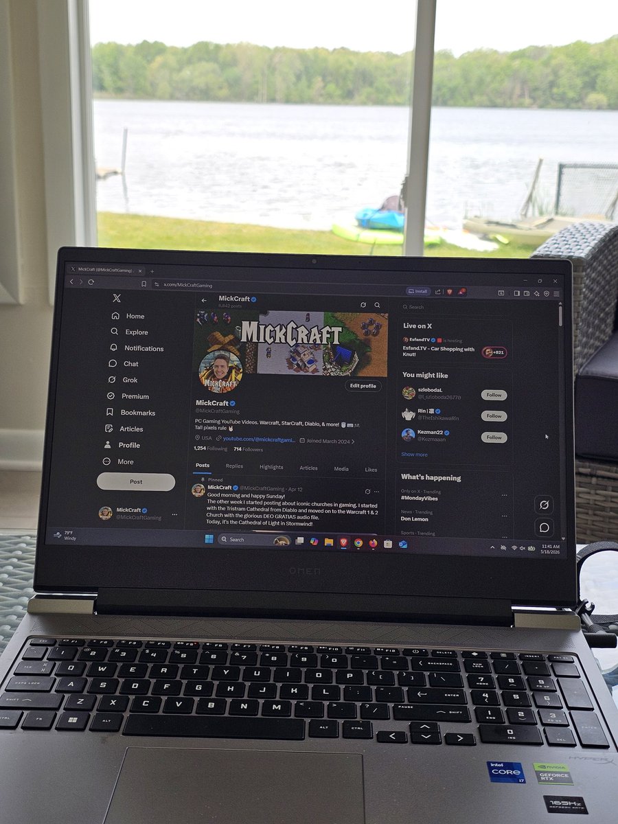 MickCraftGaming's tweet photo. Hello from my temporary lake office!
How is everyone doing this fine Monday? https://t.co/Ot8SqWTcSm