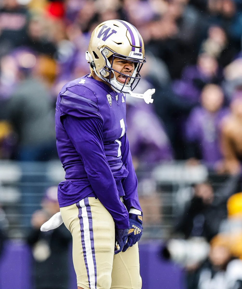 SamirEdwardsDa1's tweet photo. Washington offered!! #gohuskies
@Coachmessay @kdawg2certified @CoachJdubSFA @JayJayHarper2 @CoachCRAW @Coach_KC84 @WillVapreps @ttjharden8 https://t.co/VxeID1yNvN
