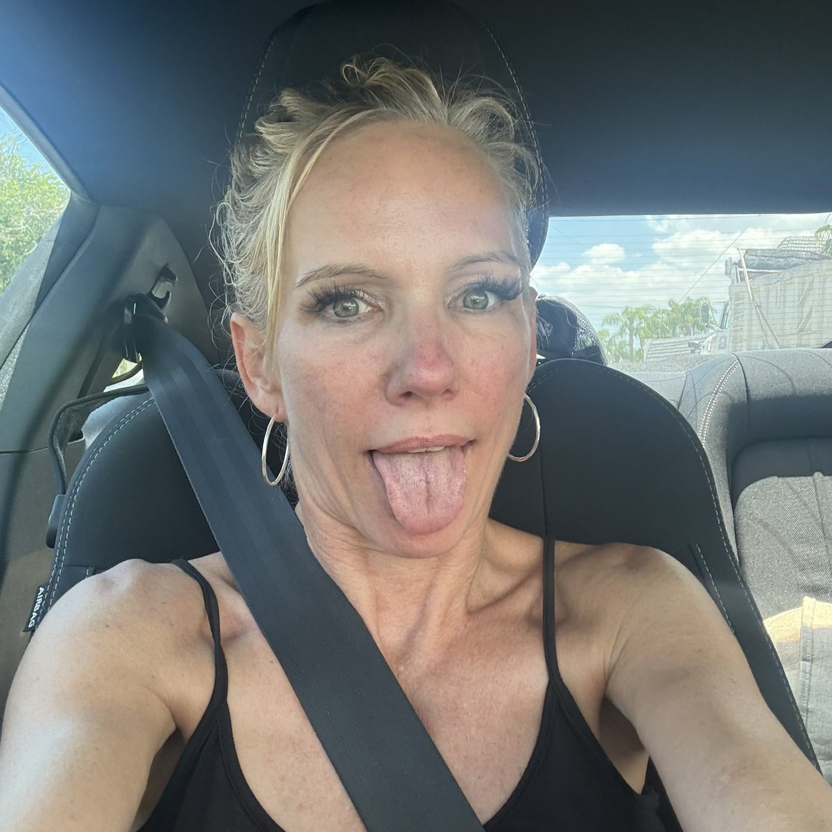 Professor Bella Bare XBiz Miami 5/10-14 tweet media