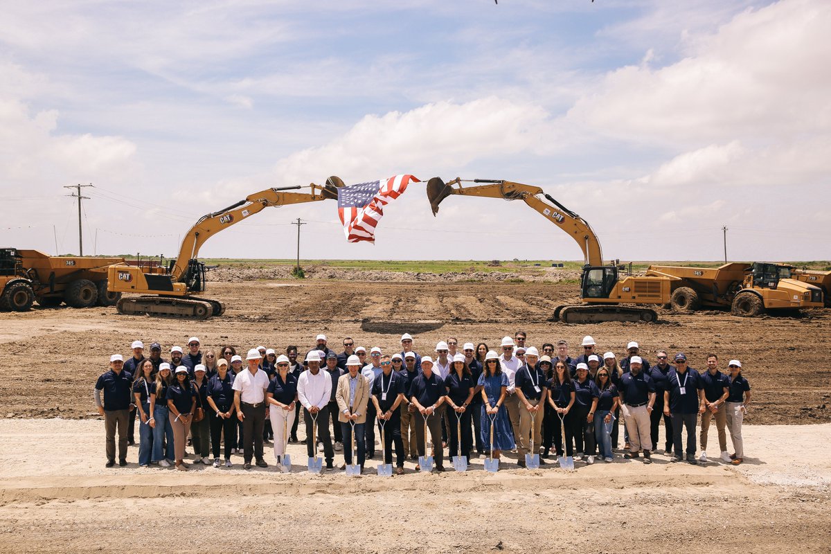 Commonwealthlng's tweet photo. Achieving Final Investment Decision reflects years of dedication, expertise and hard work of a truly exceptional project team. Thank you to everyone who played a role in getting us to this major milestone. https://t.co/9VE3HMk2zl
