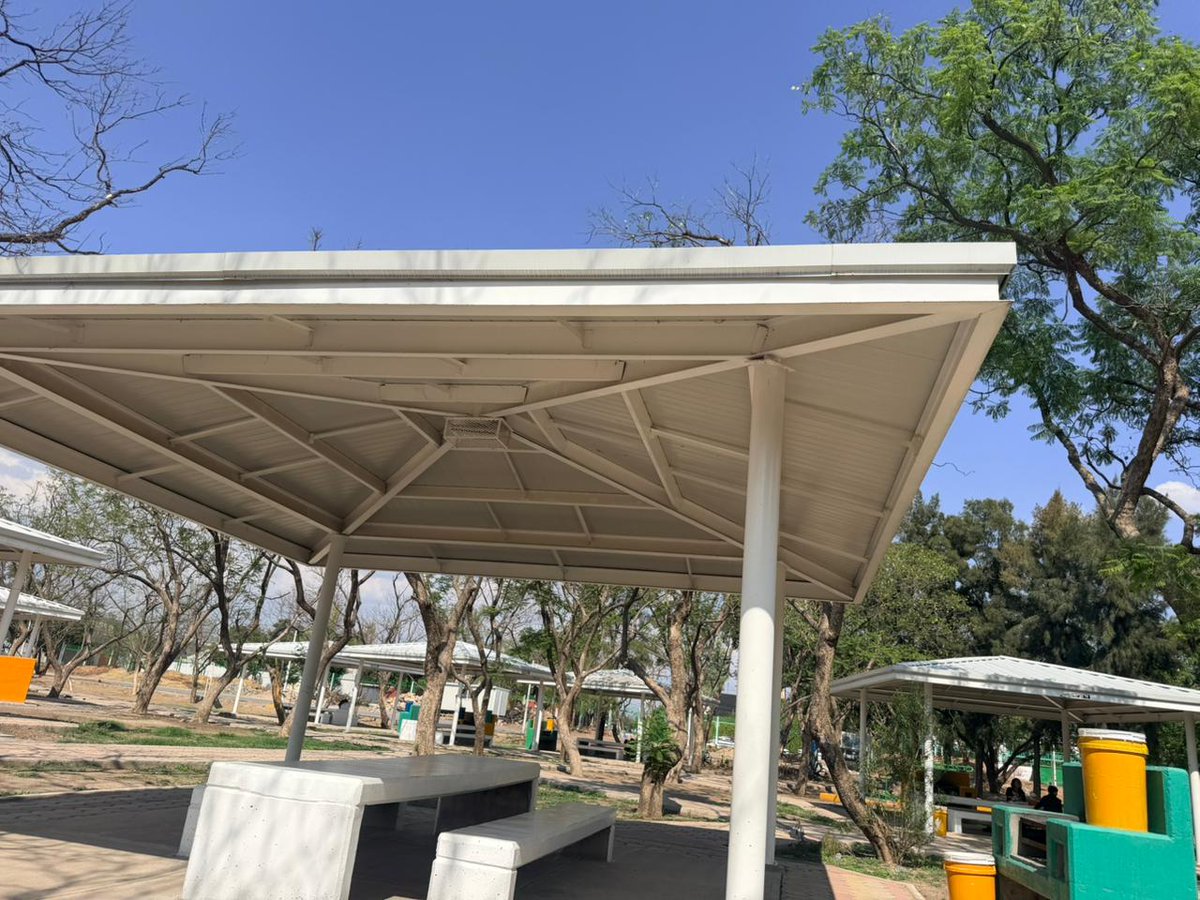 DGOP_Leon's tweet photo. #Entérate La nueva ciclovía de la Unidad Deportiva Parque del Árbol ya se encuentra lista para su uso.

Además, se sumaron nuevas palapas para que las familias👩‍👦 puedan disfrutar de su visita al espacio. https://t.co/8pk0pUZlh6