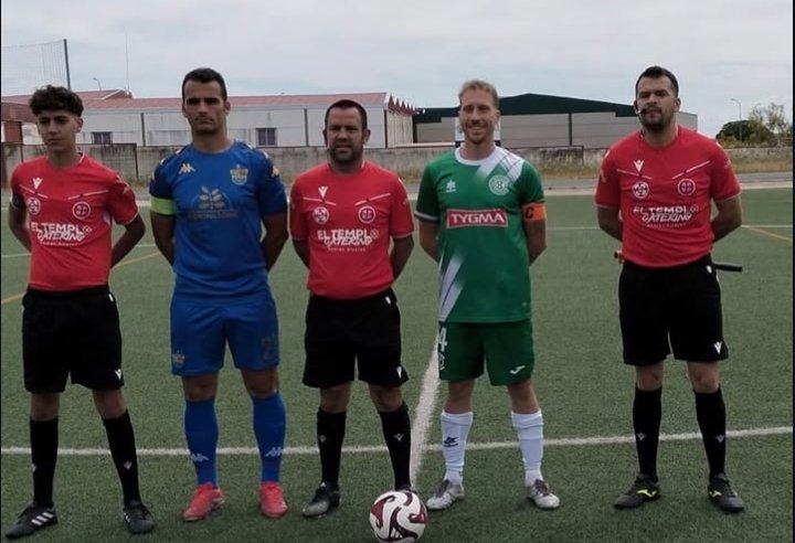 ArbitrosNavalOf's tweet photo. C.P Chinato VS C.D Hernán Cortés 
Fase de Ascenso a Tercera RFEF 
Árbitro: Alejandro Molano Casas 
Árbitro Asistente: Andrés David Barroso González 
Árbitro Asistente: Leo Maestro Verdiguer 
Foto C.P Chinato https://t.co/xxaZp9PZsB