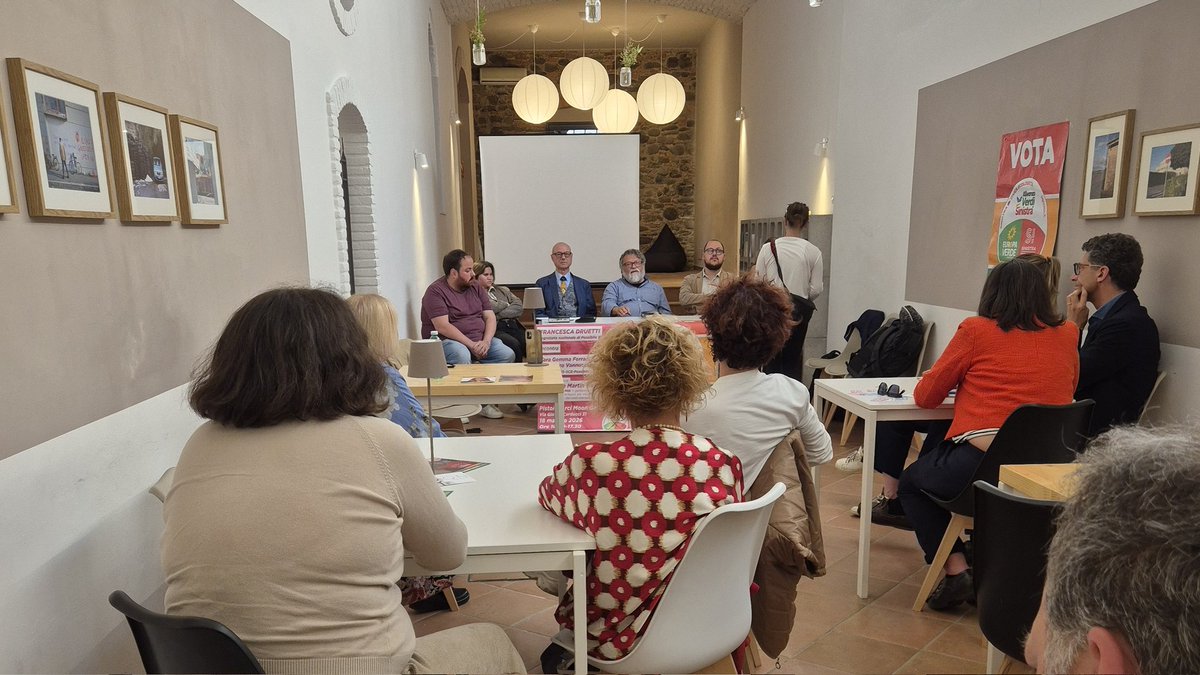 PossibileIt's tweet photo. Lavoro come operatrice socio-sanitaria, un'esperienza che mi ha insegnato il valore dell'ascolto e della cura, e l'importanza della sanità pubblica, sempre più in difficoltà. C'è bisogno che la politica, a tutti i livelli, inverta questa tendenza. Yara Gemma Ferrari #Pistoia https://t.co/TnEqLq8waX