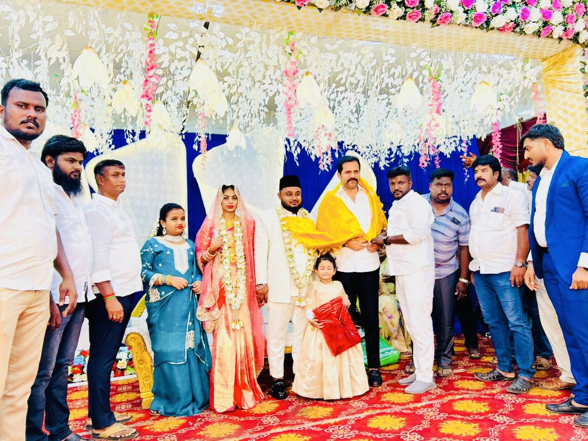 iamchsekar's tweet photo. திருவள்ளூர் கிழக்கு மாவட்டம், #நம்ம_கும்மிடிப்பூண்டி தொகுதிக்குட்பட்ட, கும்மிடிப்பூண்டி பேரூராட்சி ஜெய்ஹிந்த்நகர் சேர்ந்த  அமீர் அவர்களுடைய அண்ணன் மகன��  அன்பு புதல்வர் இம்ரான் திருமண வரவேற்பு விழாவில் கலந்து கொண்டு வாழ்த்தினேன். 💐

இந்த வரவேற்பு நிகழ்வில், கழக உடன்பிறப்புகளான சரவணன், குமார், ரஞ்சித், குமார், அசார், அங்காளன், சூரியா, இக்கியா, அஸ்லாம், லத்தீப், ஆகியோரும் கலந்து கொண்டனர்!🙏