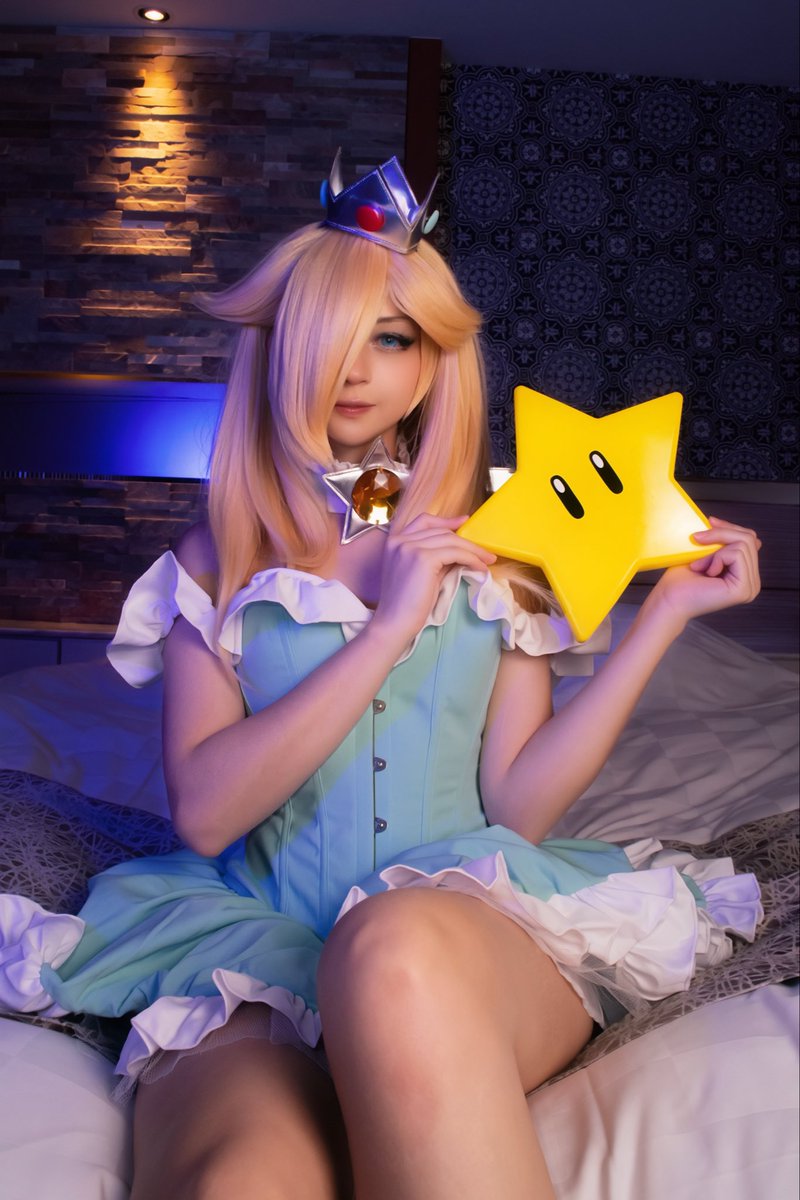 yameeka_cosplay's tweet photo. Rosalina 🌠 https://t.co/clLQVUatjt