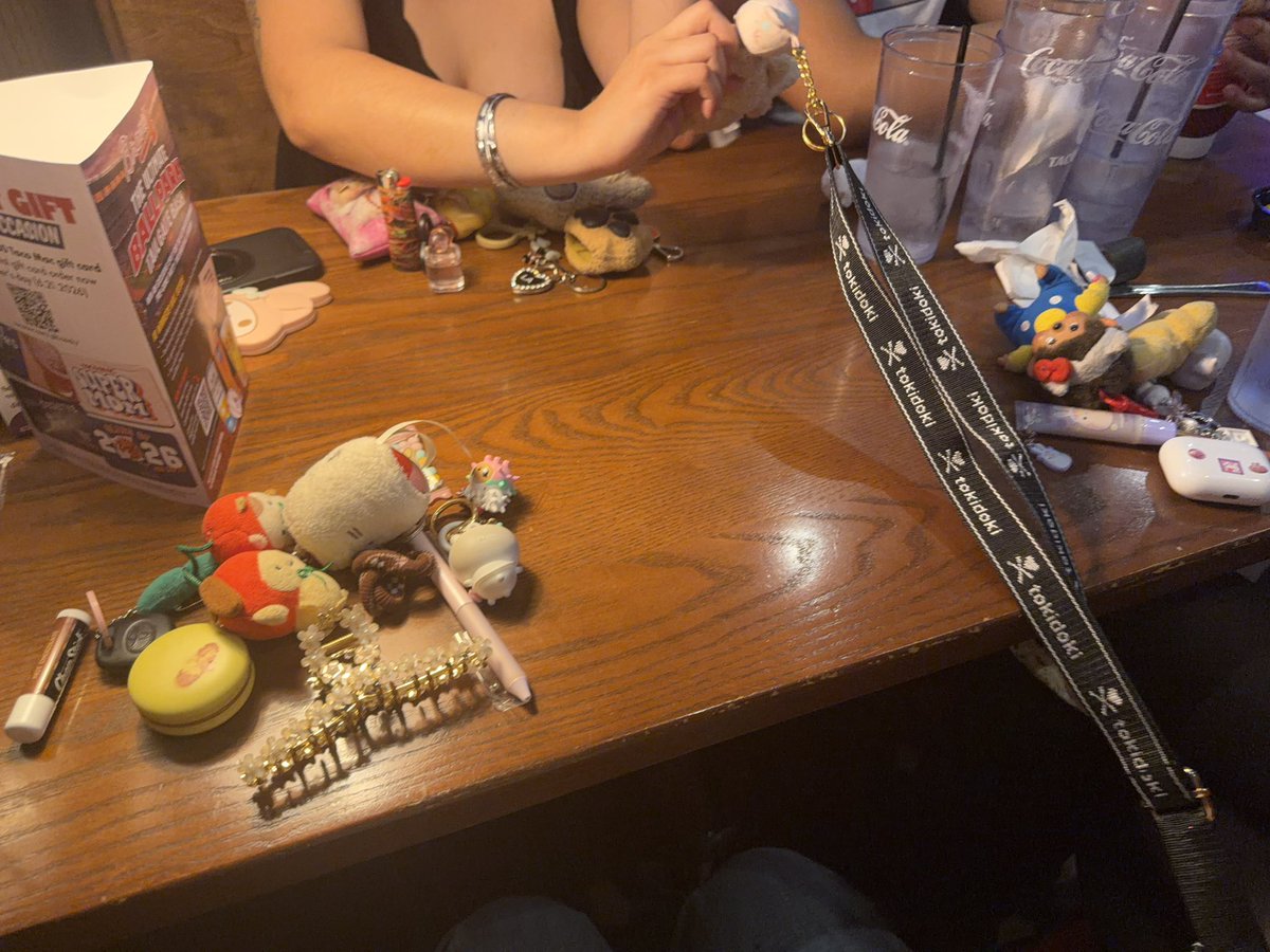 stephmdrgn's tweet photo. trinket trading https://t.co/Je780HSDlL