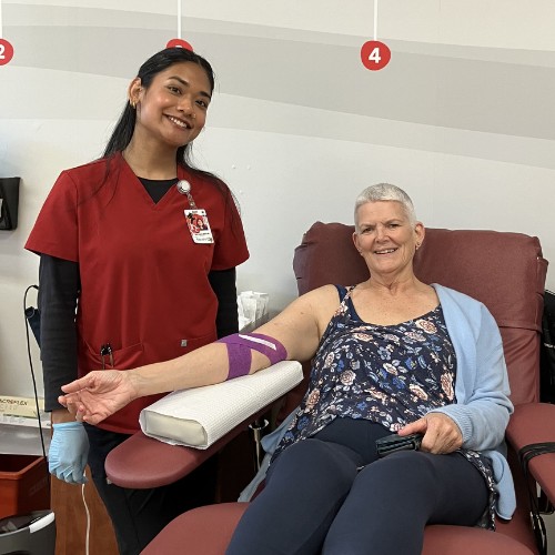 RIBloodCenter's tweet photo. Do good. Feel good. 🩸❤️ There’s nothing quite like the feeling of knowing you helped save a life. 

Whether you're an early morning donor or late night lifesaver, blood donation is a simple act that makes a powerful impact. https://t.co/wtMKMc1Ic8