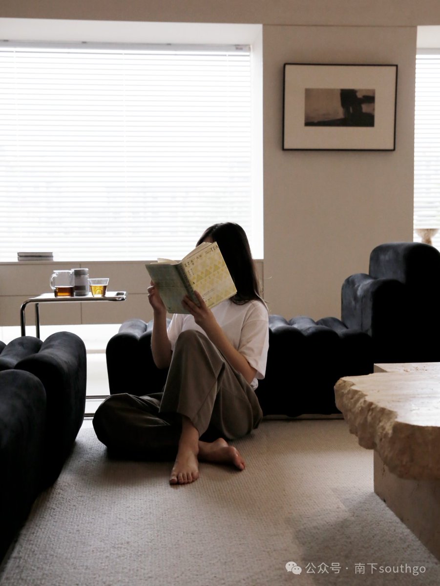 SinghSteph's tweet photo. A perfect lazy Sunday with iced coffee, a good book and soft sunlight filtering through the window  #SlowWeekendVibes， https://t.co/1YGEbLl60p