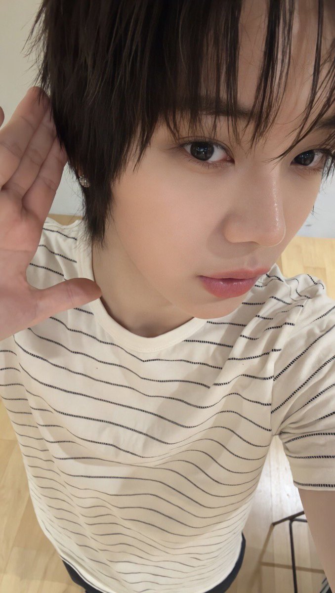 chaquiIIe's tweet photo. thanks dad(s) for the genes. :p https://t.co/NfgLr9uPcH