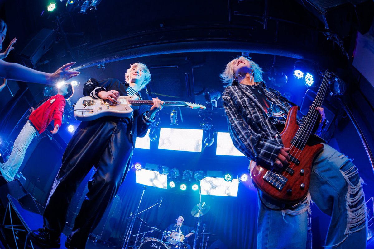 neetbass_fumi's tweet photo. まーじたのしかったフラベアでした！

観に来てくれて出会ってくれてありがとうございました！

なんかいろいろ話したいようなライブで全部出し尽くしたような、

楽しい時間を共有できてほんとによかった！

またね🫶

📸 @take_2134 https://t.co/pzeWvYGYFJ
