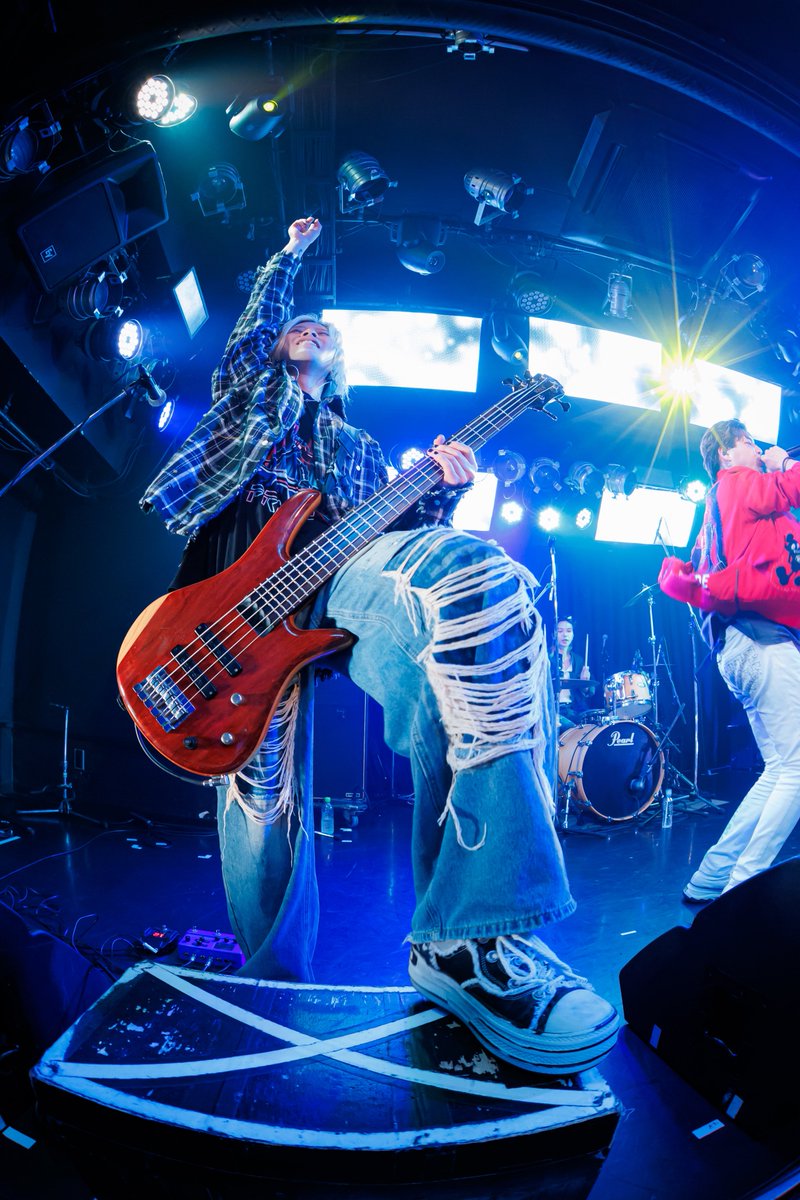 neetbass_fumi's tweet photo. まーじたのしかったフラベアでした！

観に来てくれて出会ってくれてありがとうございました！

なんかいろいろ話したいようなライブで全部出し尽くしたような、

楽しい時間を共有できてほんとによかった！

またね🫶

📸 @take_2134 https://t.co/pzeWvYGYFJ