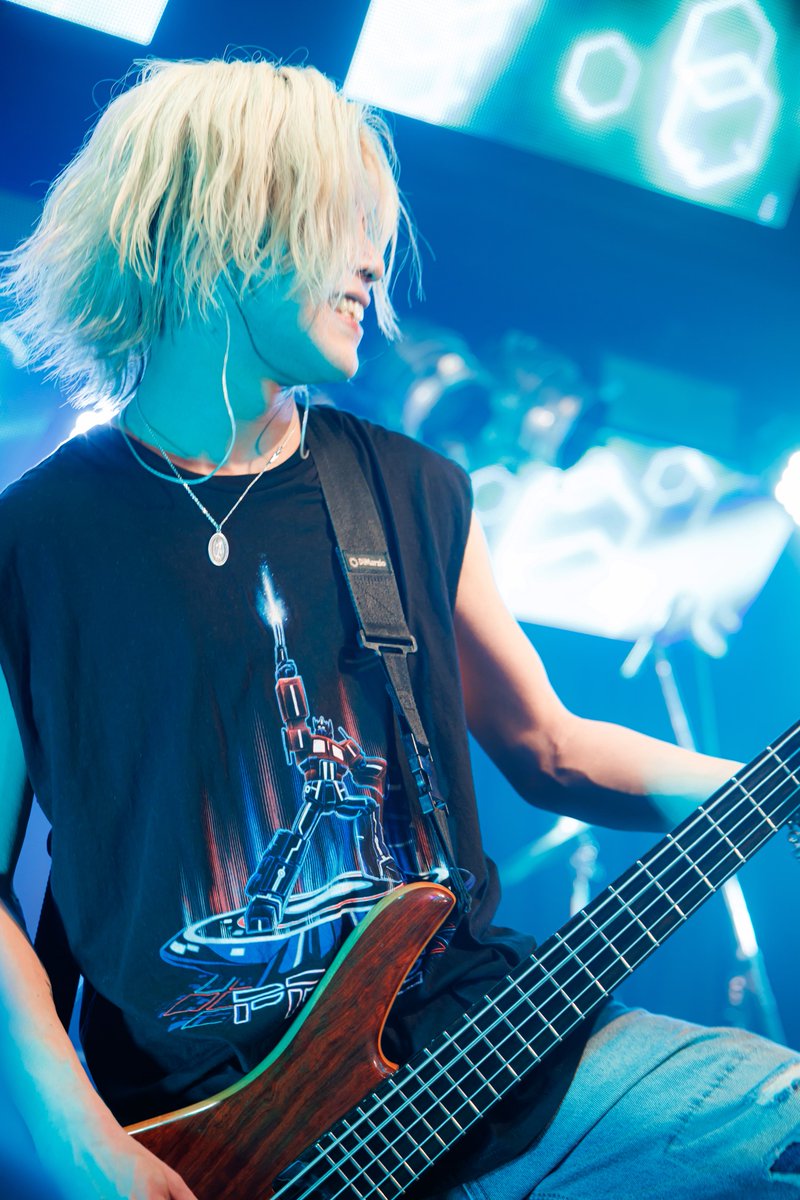 neetbass_fumi's tweet photo. まーじたのしかったフラベアでした！

観に来てくれて出会ってくれてありがとうございました！

なんかいろいろ話したいようなライブで全部出し尽くしたような、

楽しい時間を共有できてほんとによかった！

またね🫶

📸 @take_2134 https://t.co/pzeWvYGYFJ