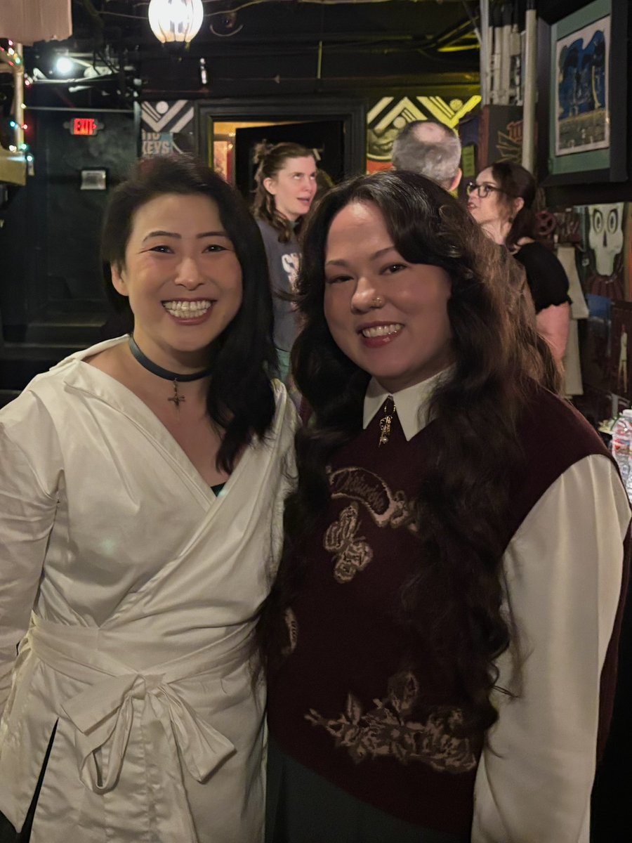 jadebev_'s tweet photo. had a blast at the dnd game fundraising event with DSA LA last night and i got to meet these legends!!! 🤩💕 

and Vic in the bg who i did not get a pic with but was so excited to see guest starring as impish dj Nepolina 🥰 https://t.co/7seu2R2lnu
