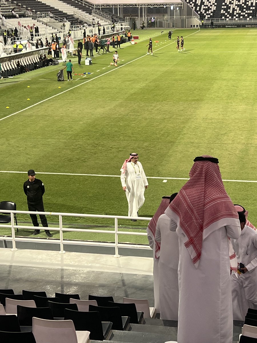 Talal_almuaidi's tweet photo. رئيس #الجبلين الاستاذ فايز المعجل وحديث مع الجماهير المتواجدة في ملعب المباراة .
#الجبلين
#الدرعية_الجبلين 
@FayezAlmojel https://t.co/PNkpXDiRUX