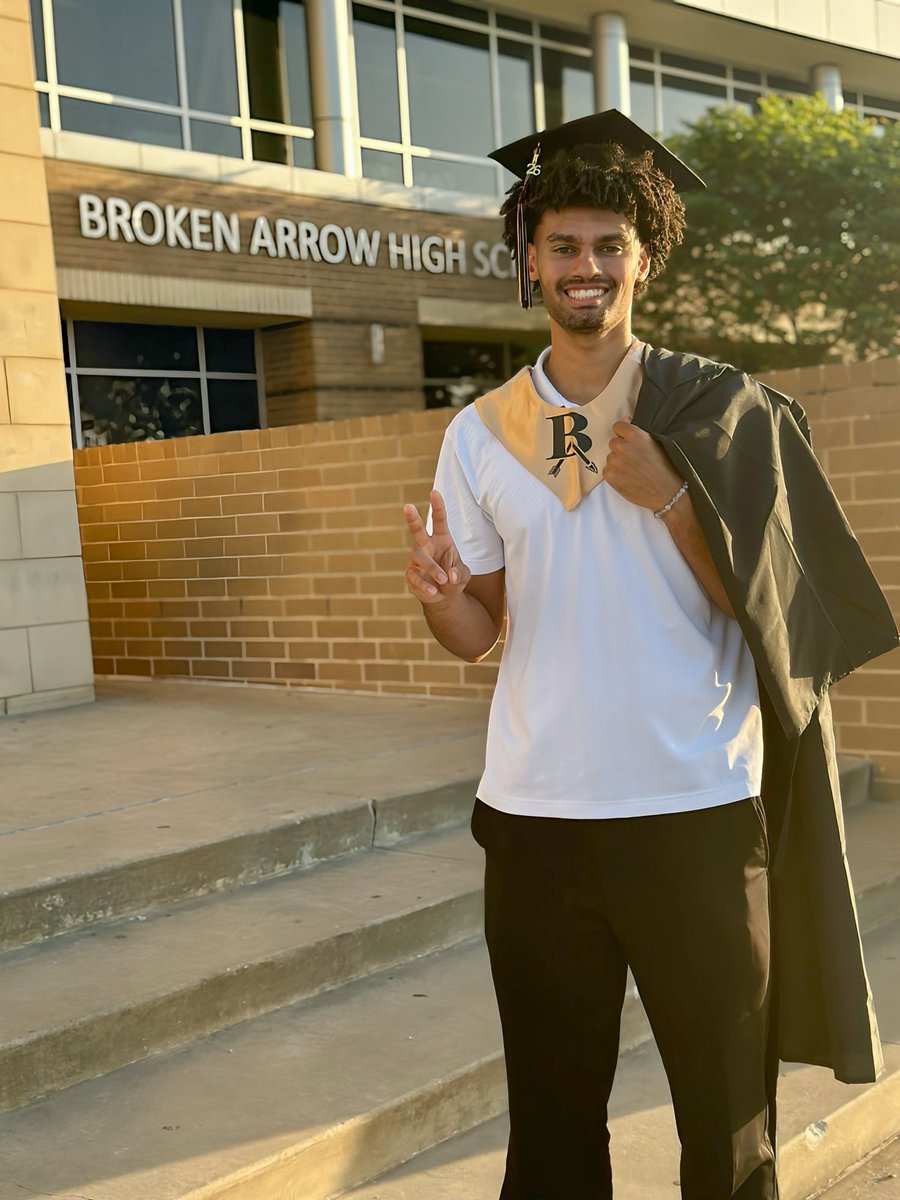 ShellBell1128's tweet photo. Today is the day we celebrate you and all your accomplishments. AC… YOU DID IT! 🎓

12 years of learning and creating friendships.
12 years of dedication and discipline.
12 years of memories, challenges, growth, and moments that helped shape the young man you are today. These years are your foundation.

As you graduate from Broken Arrow and step into this next chapter, remember that this is only the beginning of all God has in store for you. Carry the lessons you’ve learned, the values you’ve been taught, and the confidence to keep becoming the man you are meant to be.

I am so proud of the person you’ve become and so excited to watch you start your next chapter at USAO. Your future is incredibly bright! Always continue to trust and follow the Lord, because His plan and timing are greater than we could ever imagine. Pastor Bishop said it best: no matter what life throws your way, keep doing what you’ve been doing and keep pushing forward. Keep your faith strong, believe in yourself, work hard, stay humble and hungry, and never stop chasing the dreams God placed on your heart. Your best days are still ahead of you.

Congratulations, son. I love you so much, and couldn’t be prouder! 🖤💛

* Those not able to attend the ceremony can view the event live online via ArrowVision ( https://t.co/6IvE05RGUK ) or the district’s YouTube channel ( https://t.co/UZDq7nvQ8K ). 
The ArrowVision live stream pre-show presented by The Big Biscuit will begin at 5:50 p.m.