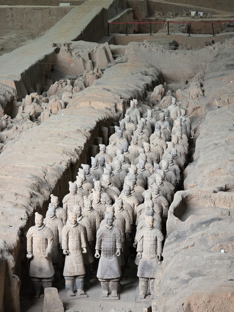 stig852's tweet photo. One of the main reasons to bring Sunmi to Xi'an is to check out the terracotta warriors. https://t.co/U5B2lF3x92