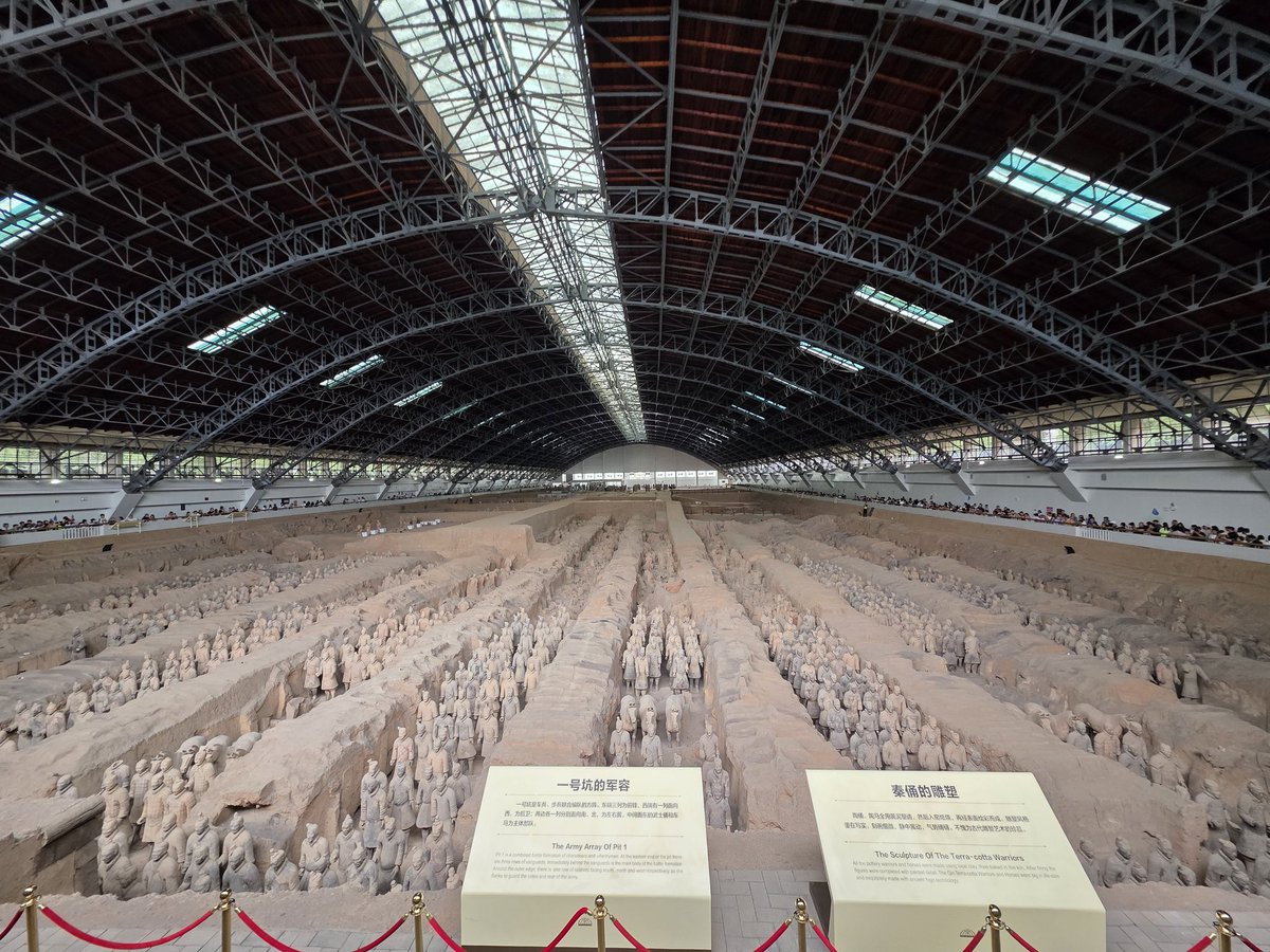 stig852's tweet photo. One of the main reasons to bring Sunmi to Xi'an is to check out the terracotta warriors. https://t.co/U5B2lF3x92