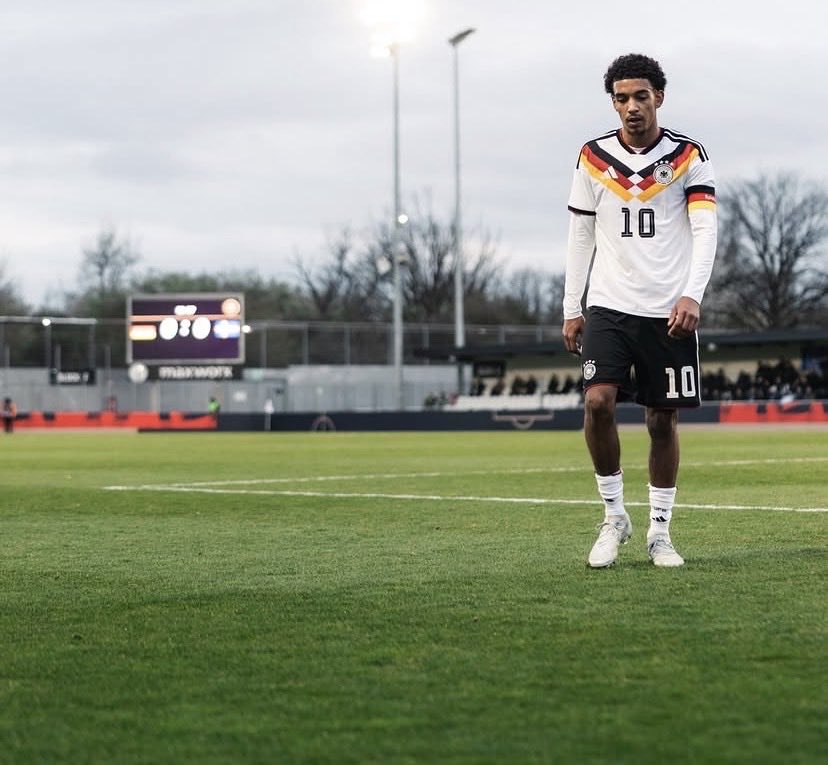 B04Jugend's tweet photo. Emmanuel #Owen, Monty #Culbreath und francis #Onyeka von #Bayer04 wurden für den letzten Lehrgang (Inklusive Test) der U19 Nationalmannschaft vor der U19 EM, welche Ende Juni beginnt.
Ferdinand #Pohl und Jesper #Schlich stehen zudem auf Abruf bereit. https://t.co/xPhyhe9Ovm