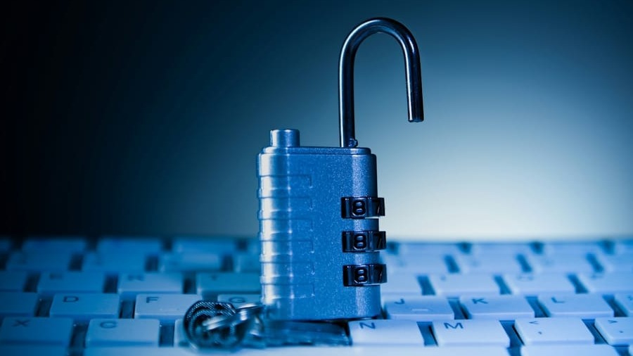 BitdefenderFR's tweet photo. Un chercheur a publié un code pour deux failles non corrigées de Windows, permettant d'exposer les disques chiffrés.