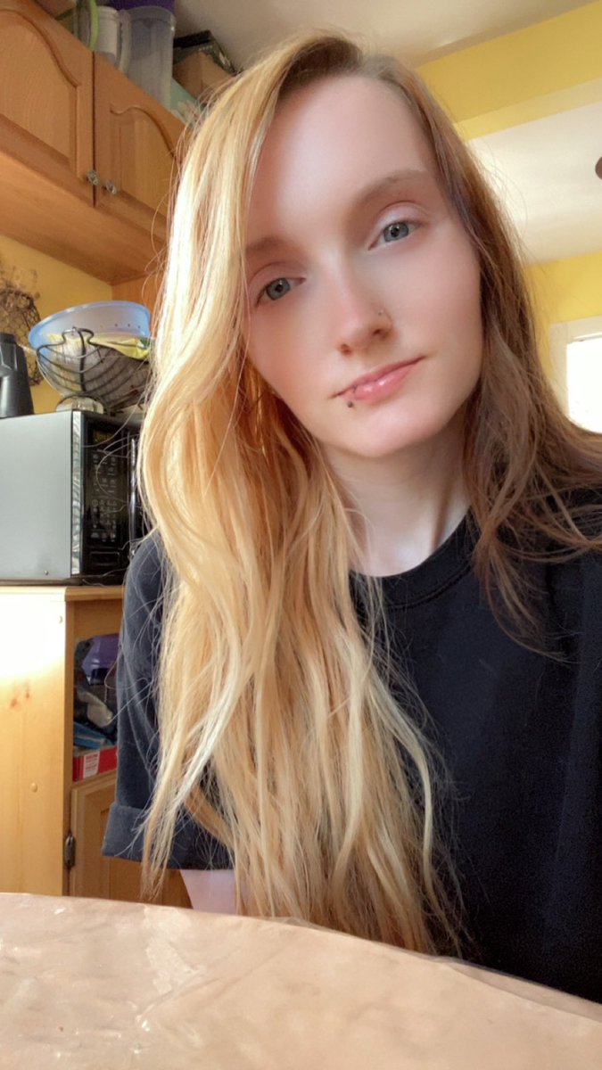 mariahbotdf17's tweet photo. I don’t use this app as much anymore maybe I should start posting again 💖🌞🎀🌸 https://t.co/zZpN8z7N0I