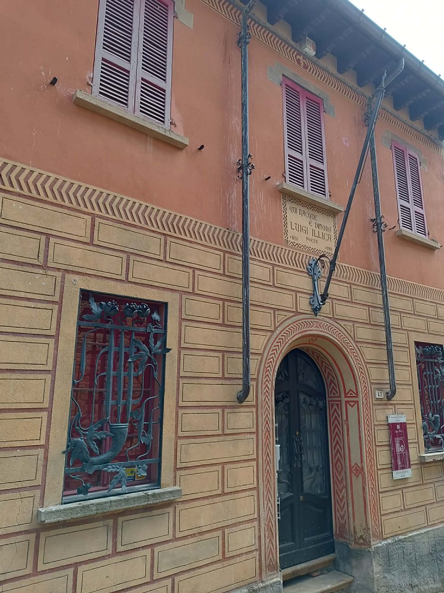 ScheggediPoesia's tweet photo. Tempo di condivisione di due cartoline letterarie e di una curiosità!
Lo sapevate che #CastellArquato (PC) è il borgo natio del poeta #LuigiIllica? E che qui è presente un museo a lui dedicato? https://t.co/tlrPWwJpQQ