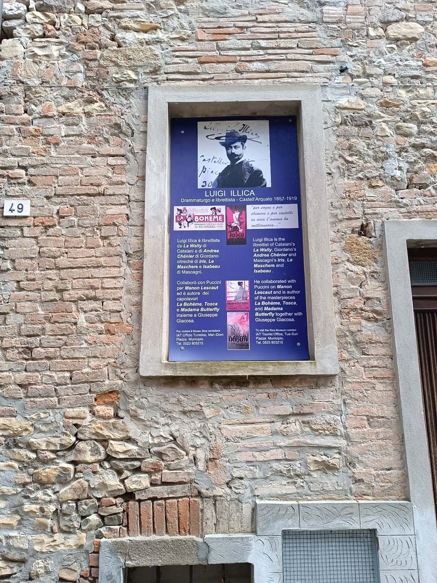 ScheggediPoesia's tweet photo. Tempo di condivisione di due cartoline letterarie e di una curiosità!
Lo sapevate che #CastellArquato (PC) è il borgo natio del poeta #LuigiIllica? E che qui è presente un museo a lui dedicato? https://t.co/tlrPWwJpQQ