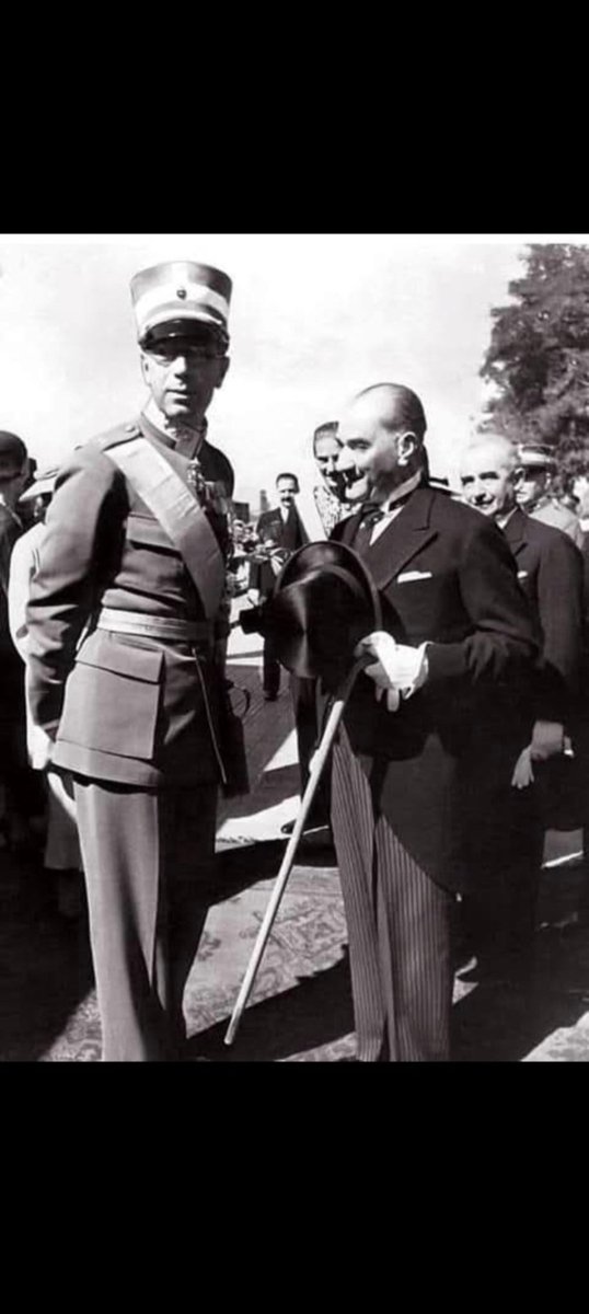 sahapsis's tweet photo. @skender37975491 @Allahciyiz @tarihiiimerak Batıda malı mülkü olan siyasilerde,tarikatlerde sizin ve kamalist sistemin eseridir hiiç suçu kimseye atmayın..(batıyla savaşırken birkaç foto) https://t.co/QKf1XIGUzI