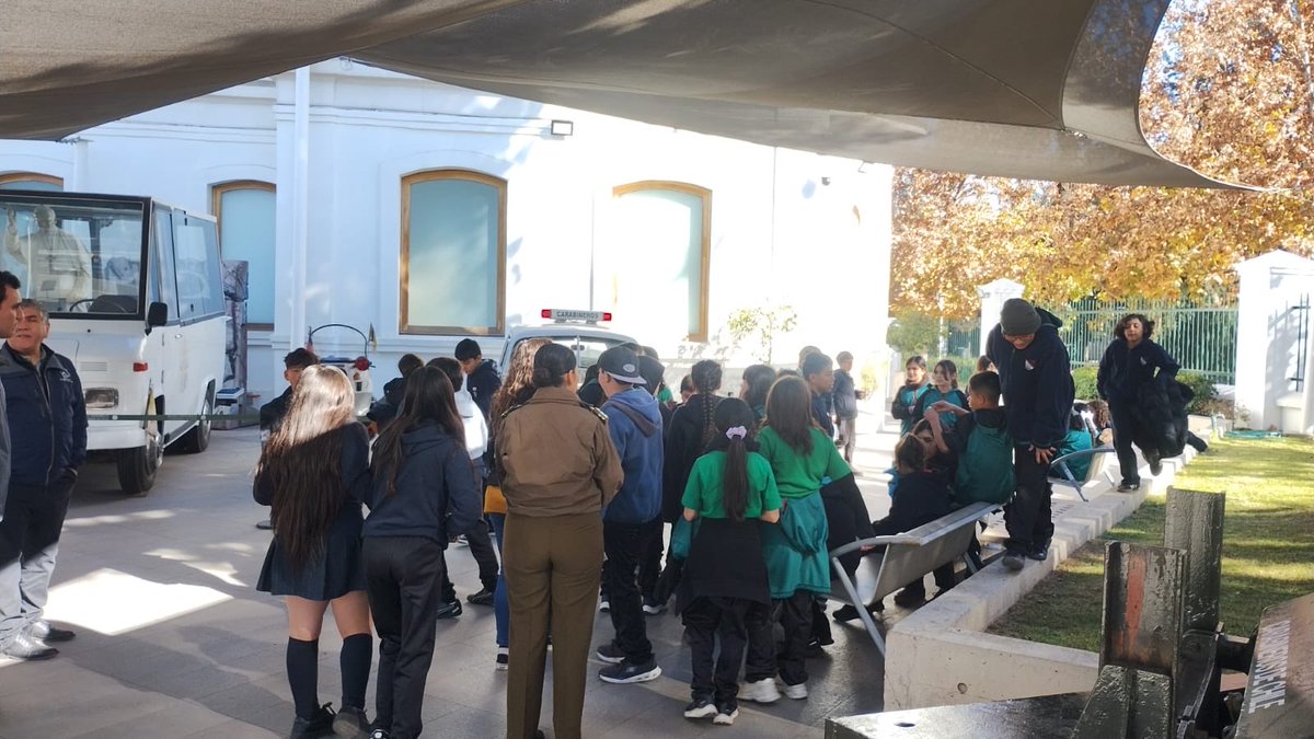 carabprandes's tweet photo. #LaReina: @Carabdechile, a través de @CarabMicc de la 16ª Comisaría La Reina, realizan visita al Museo de Carabineros junto a alumnos de 5° básico del Colegio Palestina.
#LaPrevencionEsNuestraEsencia 🚓🏛️ https://t.co/us6gTTwVQt