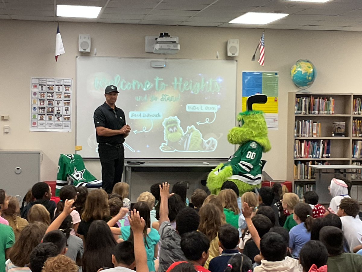 HeightsTx's tweet photo. @RHeightsElem A big thank you to the Dallas Stars Reading program and to Ms. Smith's dedication to her students! Third grade rocks at RHE! #Stickwithreading #LibrariesinRISD @MissSmithThird https://t.co/w0yS1AzKaK