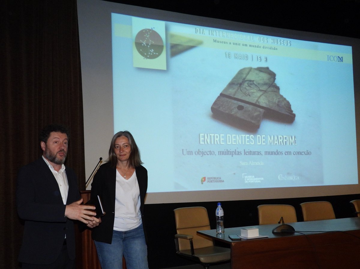 ConimbrigaMN's tweet photo. DIM | 𝐃𝐢𝐚 𝐈𝐧𝐭𝐞𝐫𝐧𝐚𝐜𝐢𝐨𝐧𝐚𝐥 𝐝𝐨𝐬 𝐌𝐮𝐬𝐞𝐮𝐬 - Museus a unir um mundo dividido
𝐏𝐚𝐥𝐞𝐬𝐭𝐫𝐚 | Entre Dentes de Marfim: Um objecto, múltiplas leituras, mundos em conexão | arqueóloga Sara Almeida MNC.

#conimbriga #dim #MMP https://t.co/RsaLPrrGSH