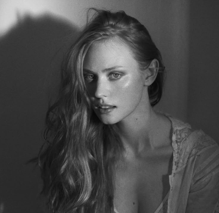 lumostardently's tweet photo. Sometimes I wonder how a human being can be this beautiful https://t.co/tiuSgycyU8
