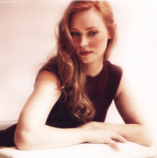 lumostardently's tweet photo. Sometimes I wonder how a human being can be this beautiful https://t.co/tiuSgycyU8