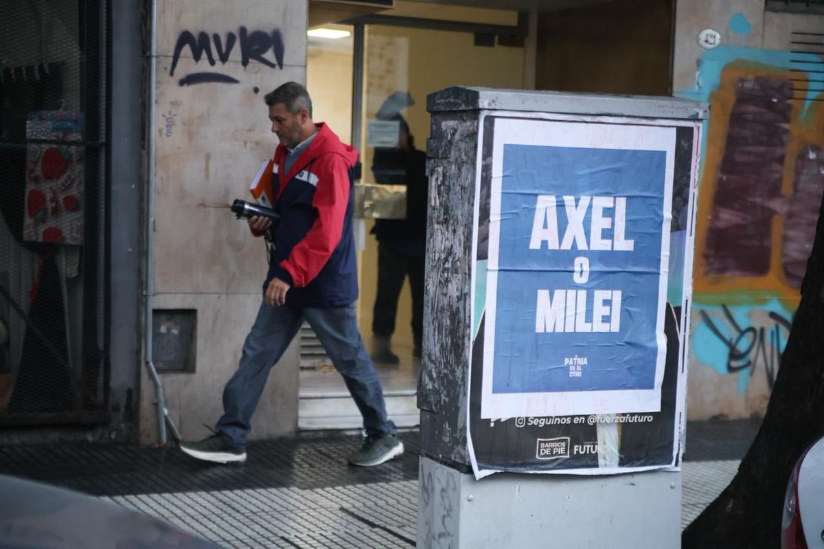 patriaeselotrok's tweet photo. ☀️🇦🇷AXEL O MILEI
Pintadas y afichadas en CABA y distintos puntos de la Provincia de Buenos Aires.
#HayOtroCamino https://t.co/YmEDcUWQ3t