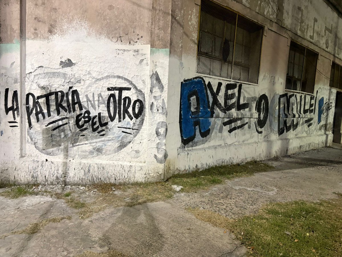 patriaeselotrok's tweet photo. ☀️🇦🇷AXEL O MILEI
Pintadas y afichadas en CABA y distintos puntos de la Provincia de Buenos Aires.
#HayOtroCamino https://t.co/YmEDcUWQ3t
