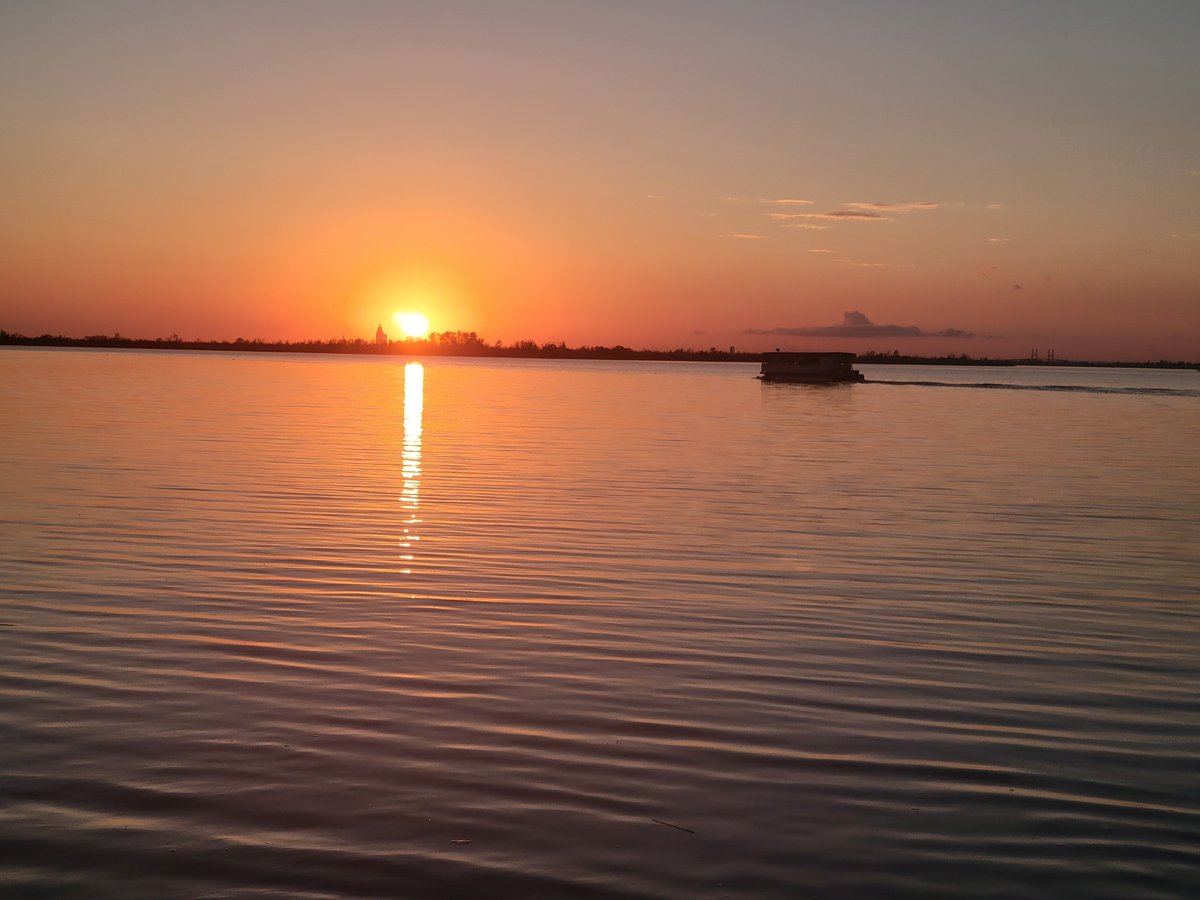 blakeleypark's tweet photo. We take a #sunsetcruise from Blakeley this Friday! https://t.co/6LPE1urXkY https://t.co/zidnMfO1gX