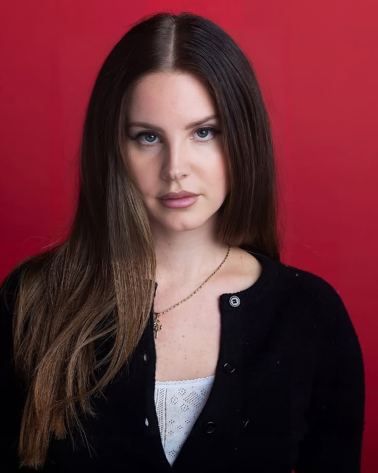 MikeyMNation's tweet photo. “I love to be able to take my time, turn on some music, maybe some Lana Del Rey, Fiona Apple…”

Mikey Madison on her ideal getting-ready set-up and the artists she loves listening to while getting ready. https://t.co/V9SvE8H0Wo