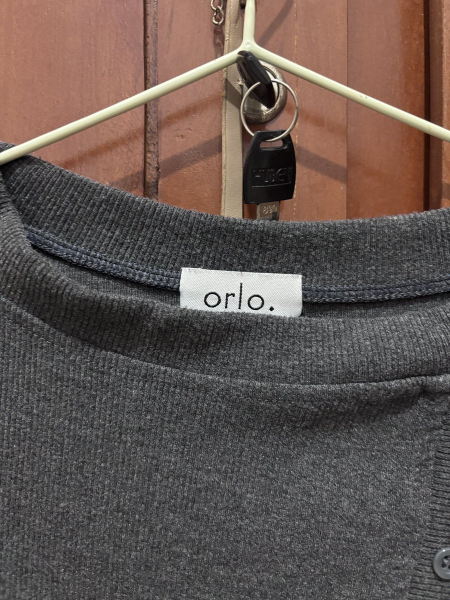 heaavily's tweet photo. WANT TO SALE LONG SLEEVE ORLO CHARCOAL

💰45.000

🧸 nego tipis! (avail on 🍊)
🧸 panjang baju 50/lingkar dada 70-100 
🧸 no minus baru 3x pakai

#zonauang #preloved https://t.co/70OirAGua9
