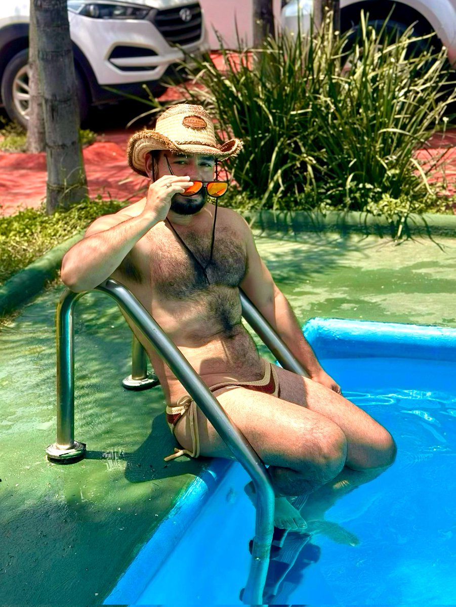 ArttiTorres's tweet photo. Temporada de Pool Parties 🫰🏻 
#Domingo #Happytrail https://t.co/ZJcKt6ryhC