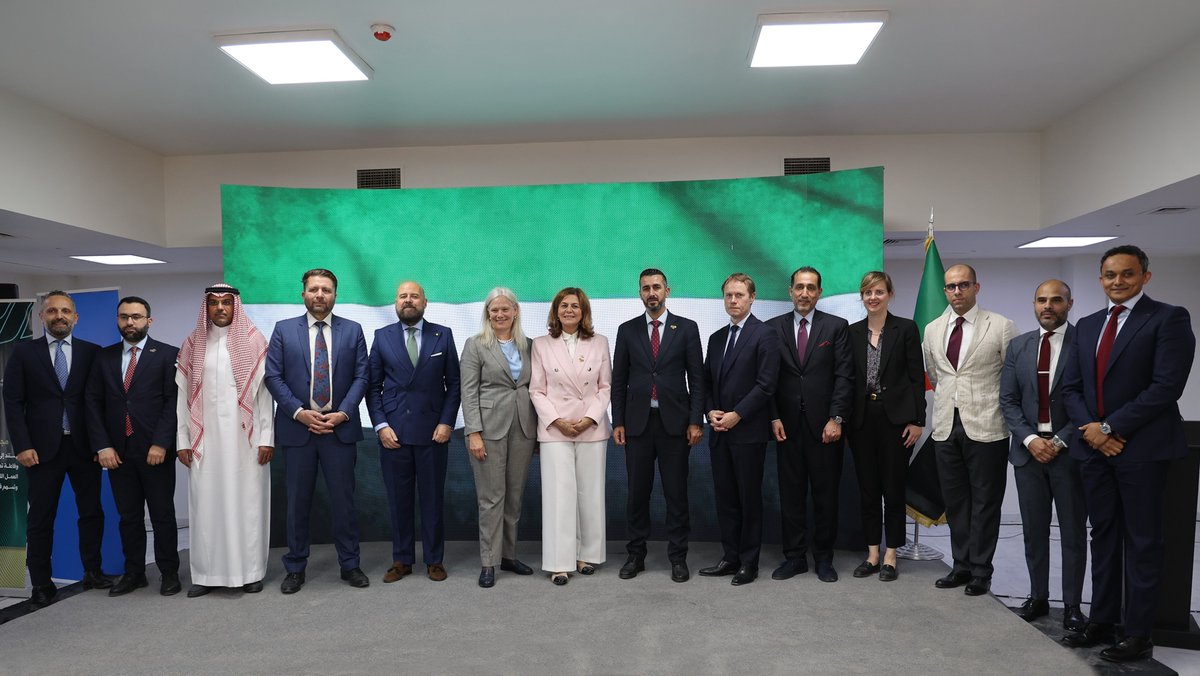 WFP_Syria's tweet photo. Syria's @SyMOSAAL &amp; #WFP launched #T_ANMU, a national social safety net programme supporting vulnerable mothers and young children in the first 1,000 days of life. Supported by 🇨🇭 @SwissDevCoop (#SDC) and 🇫🇷 @francediplo_EN (#FIFSAN), it already reaches nearly 11,000 people. https://t.co/gRpxBbUtIl