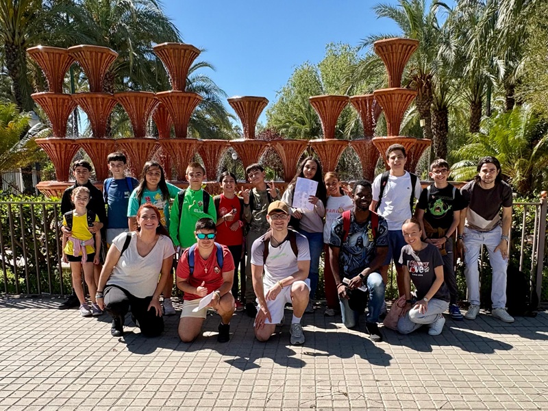 Fund_Mercedaria's tweet photo. El MiM de la Parroquia San Vicente Ferrer de Elche ha realizado una actividad en la ciudad bajo el lema "Somos Iglesia", recorriendo distintos espacios parroquiales, sociales y culturales.
Iniciativas como esta siguen reforzando el trabajo educativo y pastoral con niños y jóvenes https://t.co/UxEodCf4rW