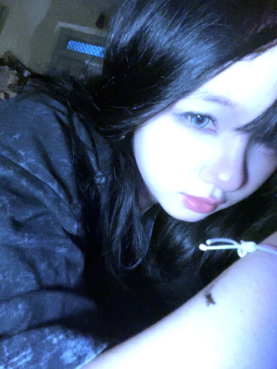 mwangnya's tweet photo. cyber girlfriend. https://t.co/OIXdarlLGi
