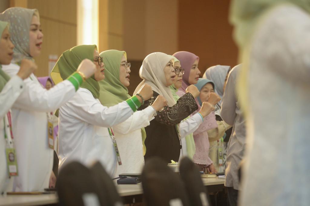 DPP_PKB's tweet photo. Gus Muhaimin juga menggaungkan Gerakan Pesantren Anti Kekerasan Seksual dan menegaskan tidak boleh ada lagi predator seksual berlindung di balik nama pesantren. Menurutnya, pesantren harus tetap menjadi ruang aman yang menjaga marwah pendidikan, nilai agama, dan masa depa santri. https://t.co/adxUrgOLiU