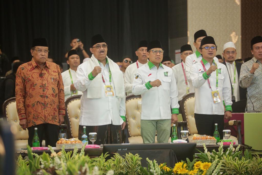 DPP_PKB's tweet photo. Gus Muhaimin juga menggaungkan Gerakan Pesantren Anti Kekerasan Seksual dan menegaskan tidak boleh ada lagi predator seksual berlindung di balik nama pesantren. Menurutnya, pesantren harus tetap menjadi ruang aman yang menjaga marwah pendidikan, nilai agama, dan masa depa santri. https://t.co/adxUrgOLiU