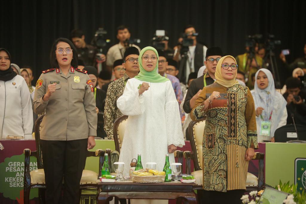 DPP_PKB's tweet photo. Gus Muhaimin juga menggaungkan Gerakan Pesantren Anti Kekerasan Seksual dan menegaskan tidak boleh ada lagi predator seksual berlindung di balik nama pesantren. Menurutnya, pesantren harus tetap menjadi ruang aman yang menjaga marwah pendidikan, nilai agama, dan masa depa santri. https://t.co/adxUrgOLiU